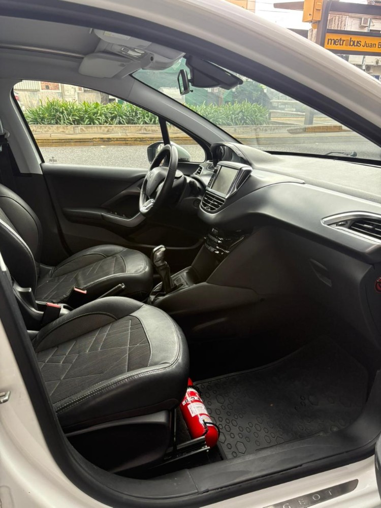 Peugeot 208 Feline Pack Cuir — foto 4
